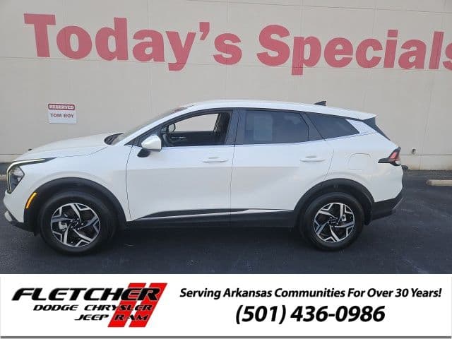 2023 Kia Sportage LX — photo 1 of 17