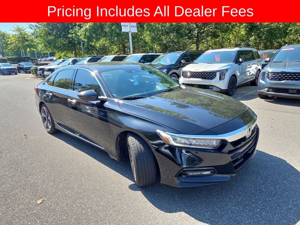 2018 Honda Accord Sedan Touring 1.5T — photo 1 of 10
