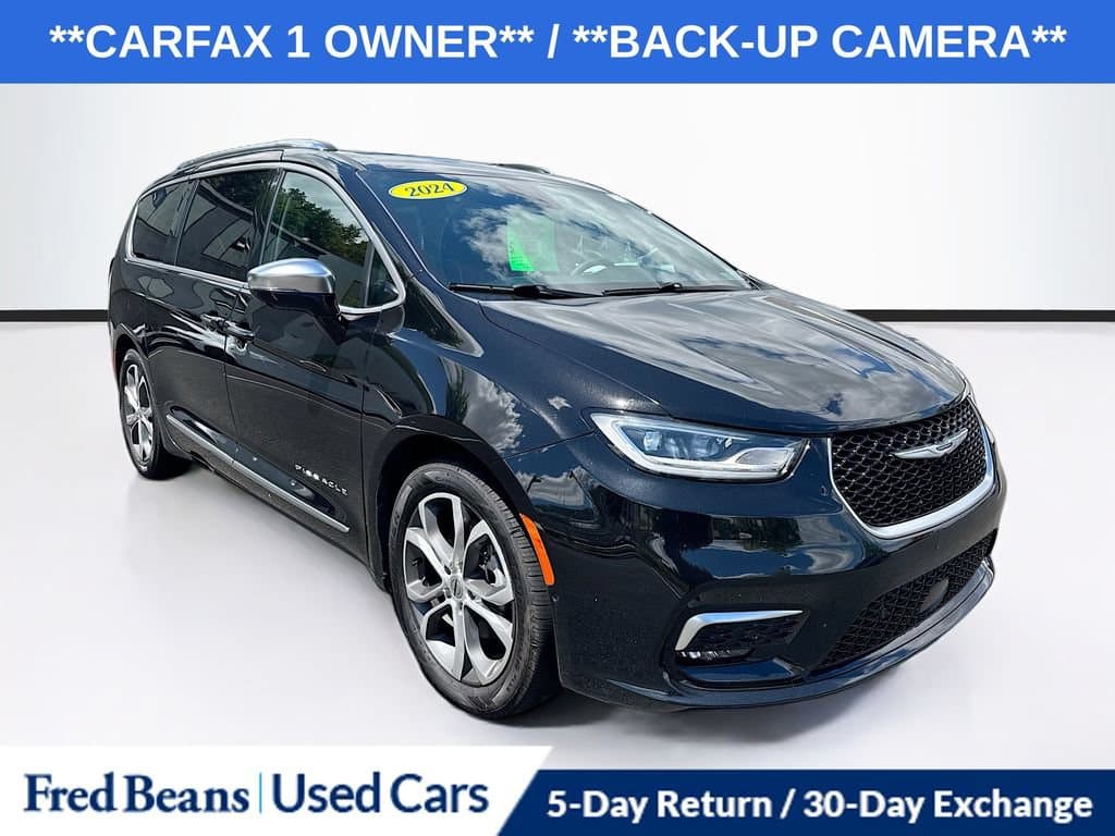 2024 Chrysler Pacifica Pinnacle — photo 1 of 42