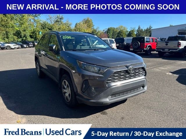 2019 Toyota RAV4 LE — photo 1 of 13