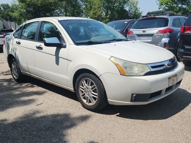 2011 Ford Focus SE — photo 1 of 14