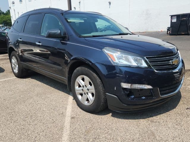 2017 Chevrolet Traverse LS — photo 1 of 16
