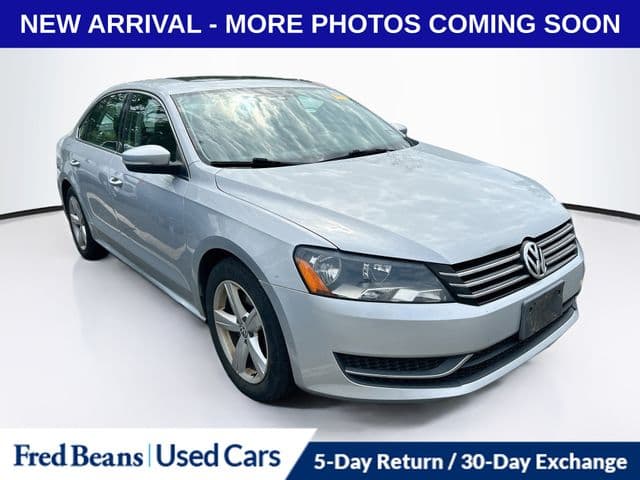 2013 Volkswagen Passat SE — photo 1 of 11