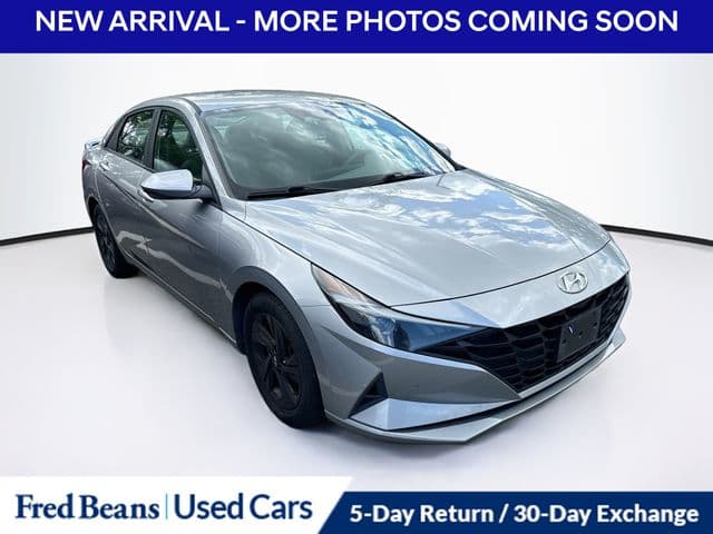 2021 Hyundai Elantra SEL — photo 1 of 12