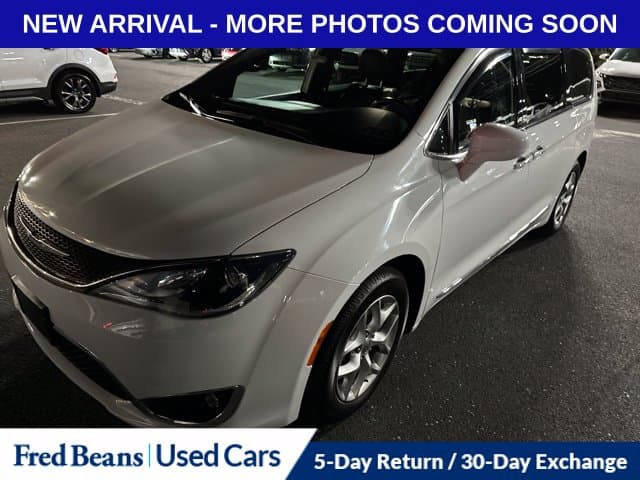 2020 Chrysler Pacifica Touring L — photo 1 of 16