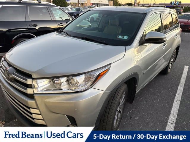 2018 Toyota Highlander Base — photo 1 of 23