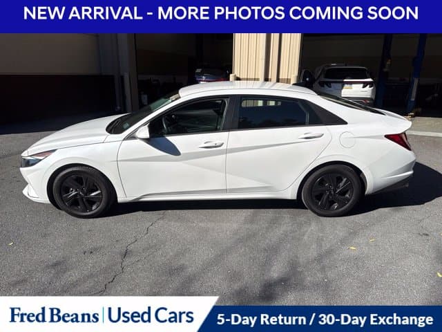 2022 Hyundai Elantra SEL — photo 1 of 11