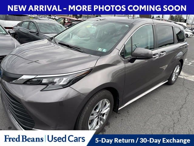 2024 Toyota Sienna XLE — photo 1 of 18