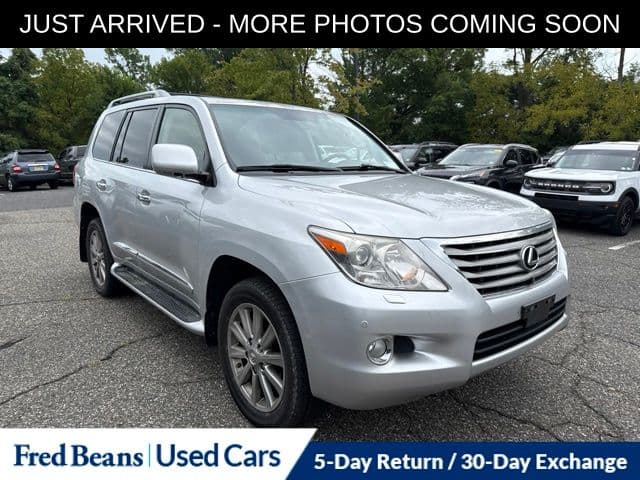 2011 Lexus LX 570 Base — photo 1 of 17