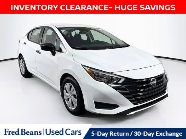 2025 Nissan Versa Base — photo 1 of 35