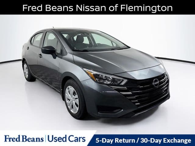 2025 Nissan Versa 1.6 S — photo 1 of 36