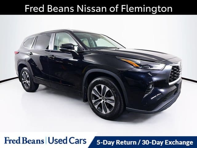 2023 Toyota Highlander XLE — photo 1 of 39