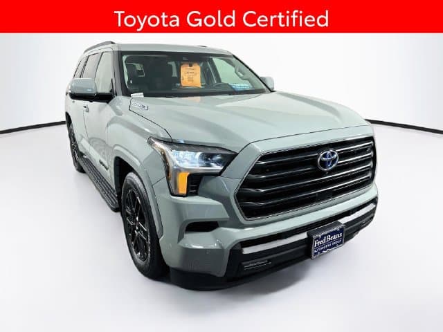 2024 Toyota Sequoia SR5 — photo 1 of 36