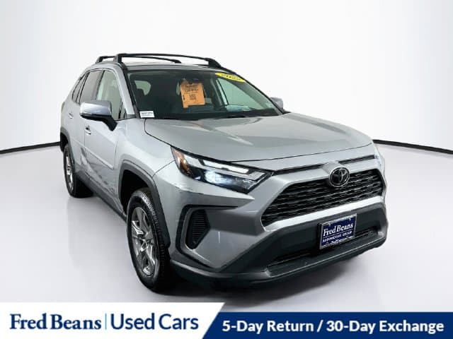 2022 Toyota RAV4 XLE — photo 1 of 40