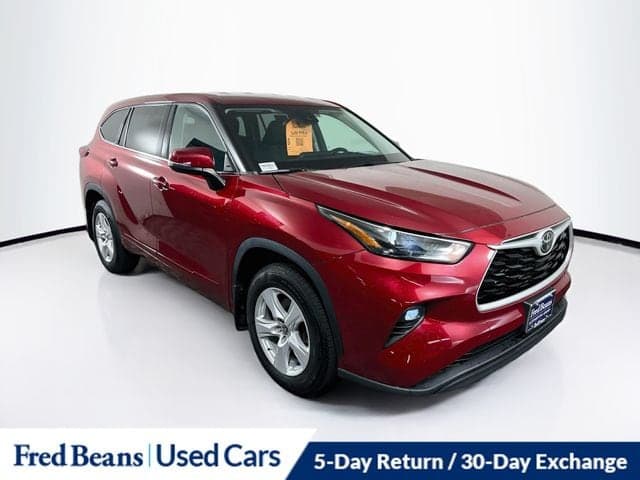 2022 Toyota Highlander LE — photo 1 of 40