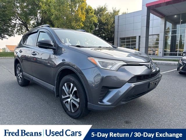 2016 Toyota RAV4 LE — photo 1 of 24