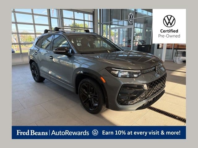 2026 Volkswagen Tiguan SE R-Line Black — photo 1 of 17
