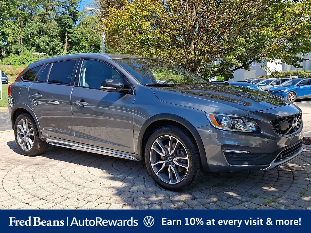 2018 Volvo V60 Cross Country Base — photo 1 of 36
