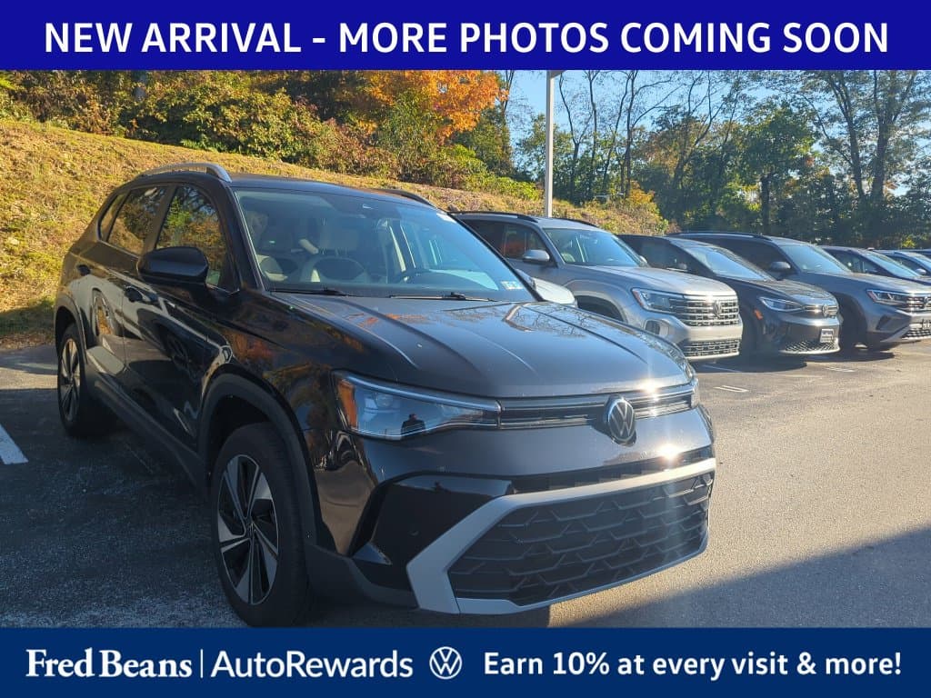 2025 Volkswagen Taos Base — photo 1 of 16