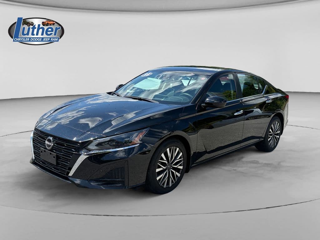 2023 Nissan Altima Base — photo 1 of 21