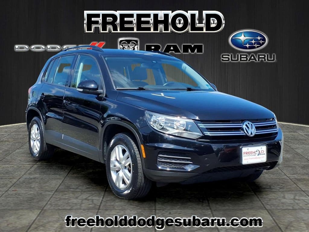 2016 Volkswagen Tiguan S — photo 1 of 19