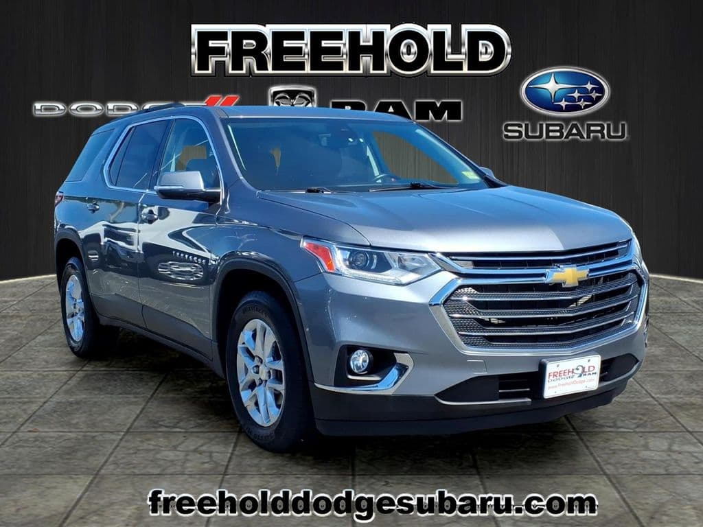 2021 Chevrolet Traverse LT — photo 1 of 19