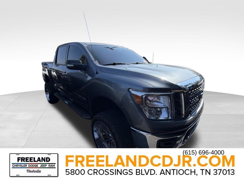 2018 Nissan Titan SV — photo 1 of 9