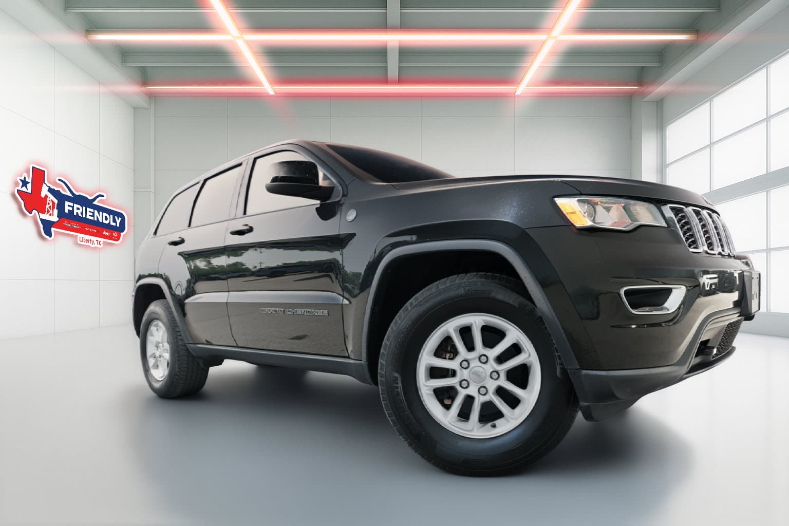 2018 Jeep Grand Cherokee Laredo — photo 1 of 29