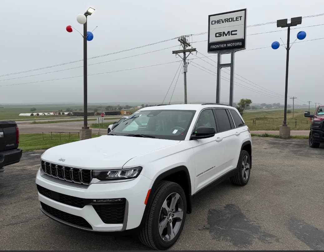 2026 Jeep Grand Cherokee LIMITED 4X4 — photo 1 of 13