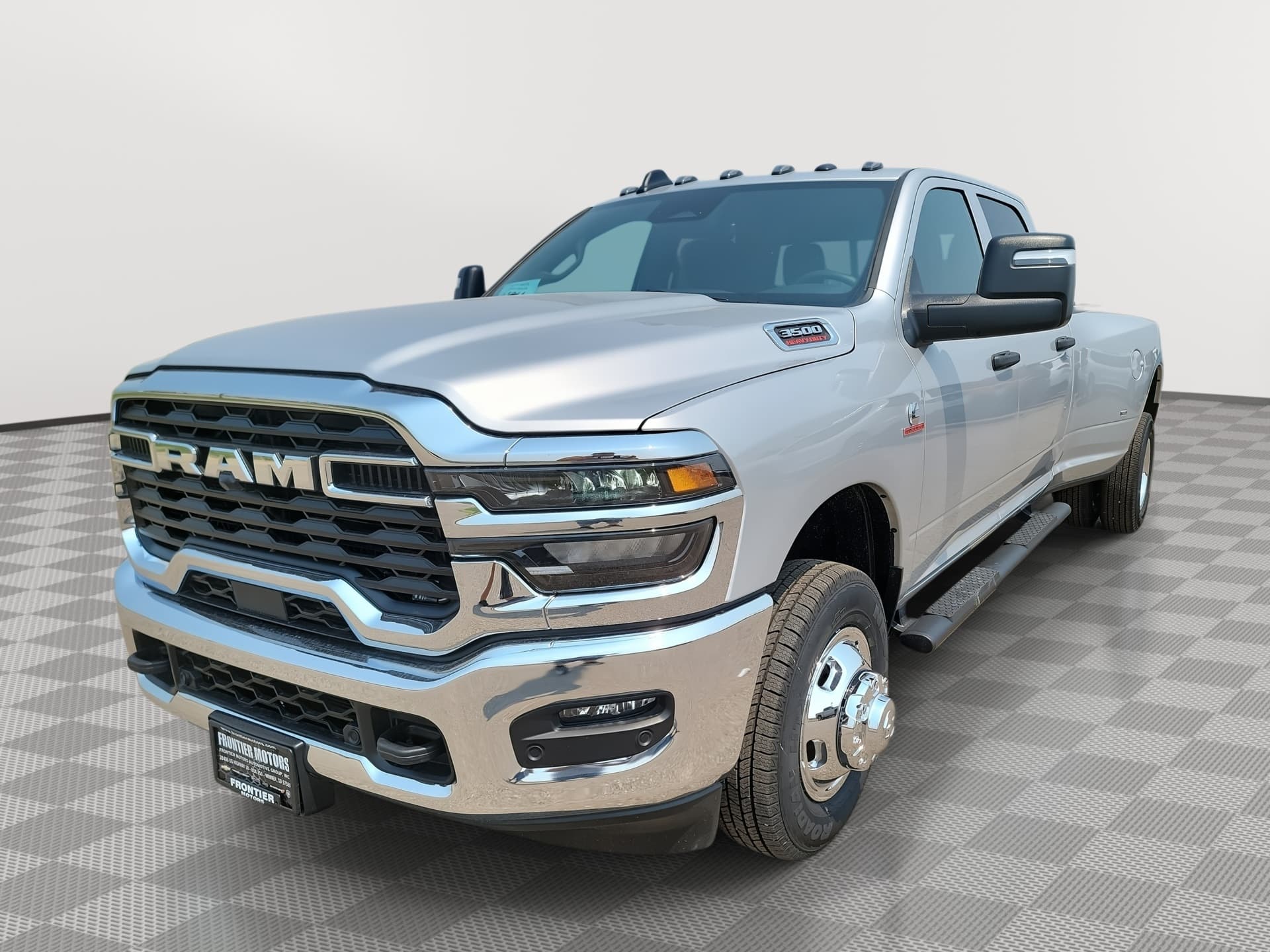 2026 RAM 3500 TRADESMAN CREW CAB 4X4 8' BOX — photo 1 of 34