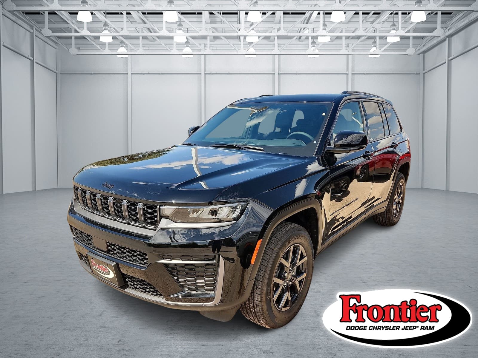 2027 Jeep Grand Cherokee Laredo Altitude — photo 1 of 35
