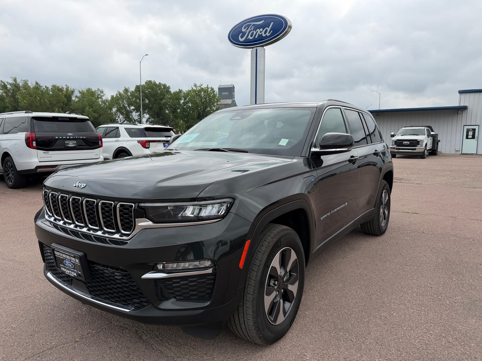 2024 Jeep Grand Cherokee 4xe Base — photo 1 of 31