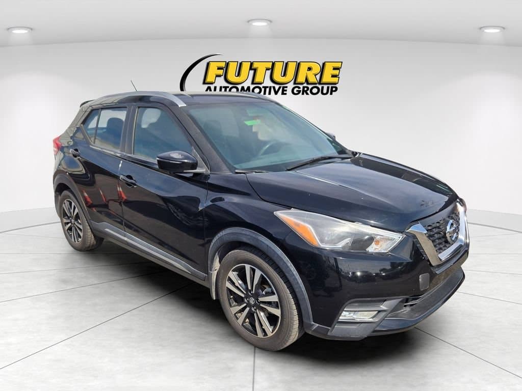 2018 Nissan Kicks SR — photo 1 of 3