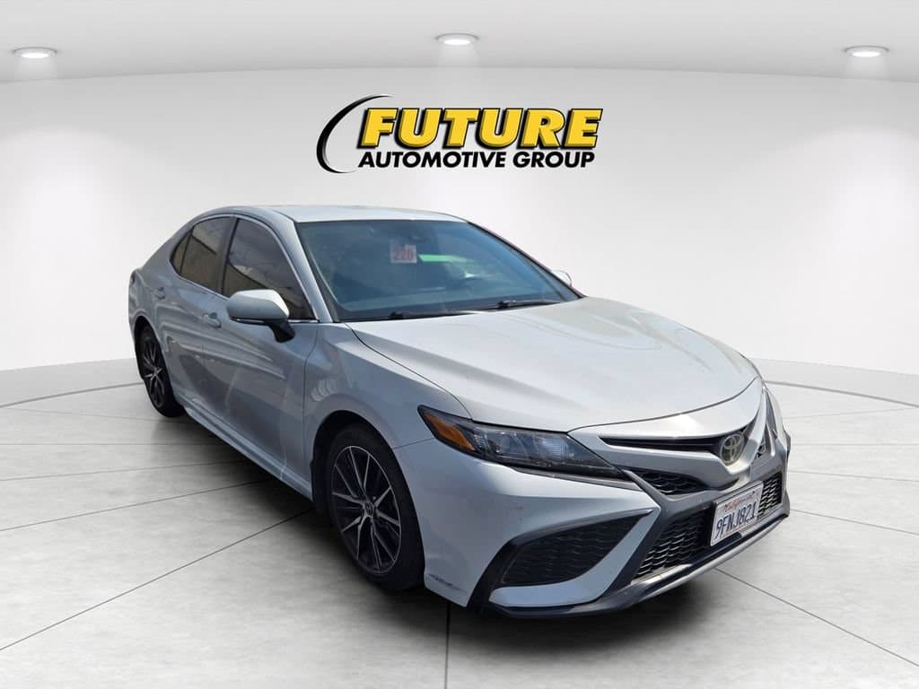 2023 Toyota Camry SE — photo 1 of 3