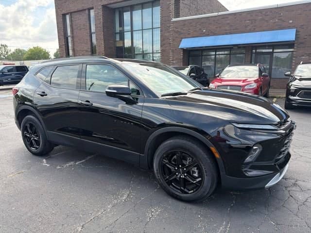2023 Chevrolet Blazer LT — photo 1 of 27