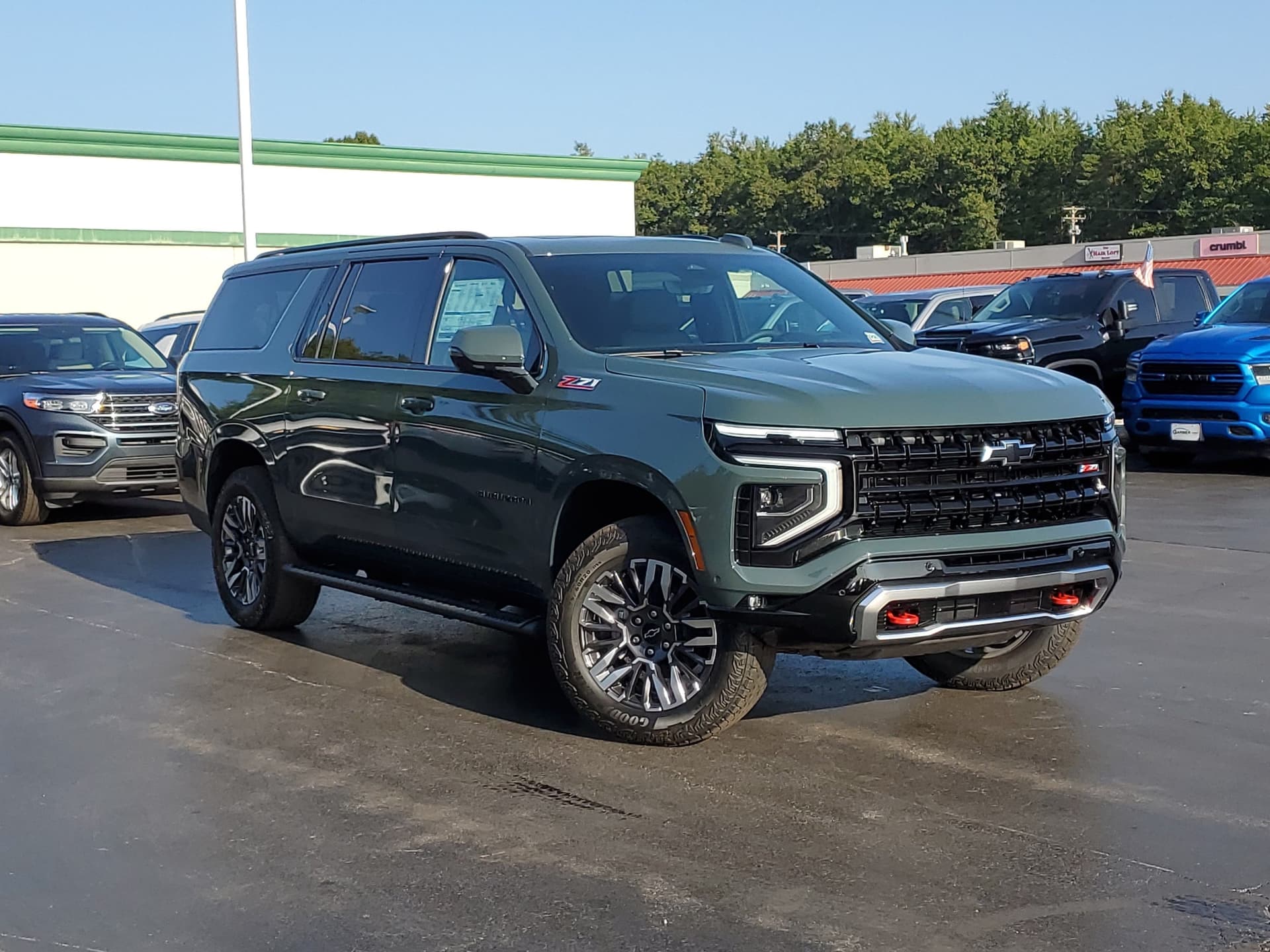 2026 Chevrolet Suburban Z71 — photo 1 of 44