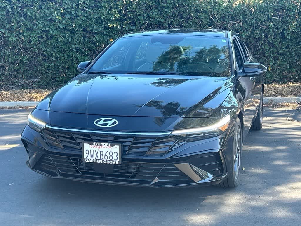 2025 Hyundai Elantra Hybrid Limited — photo 1 of 11