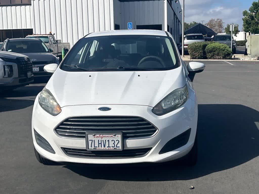 2016 Ford Fiesta SE — photo 1 of 9