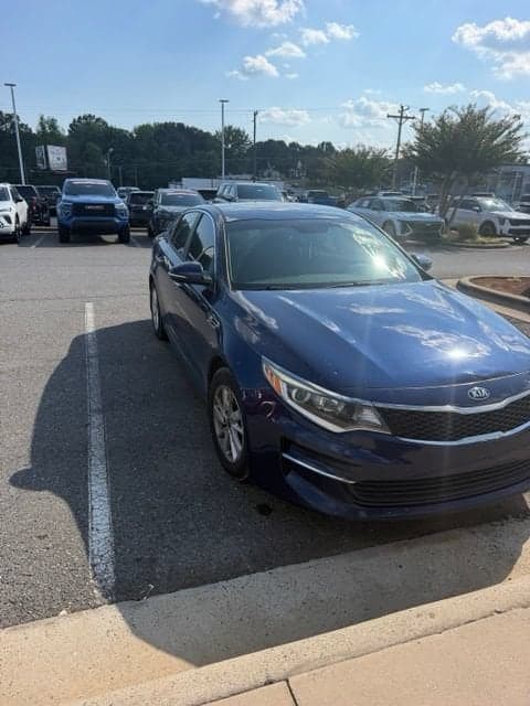 2018 Kia Optima LX — photo 1 of 5