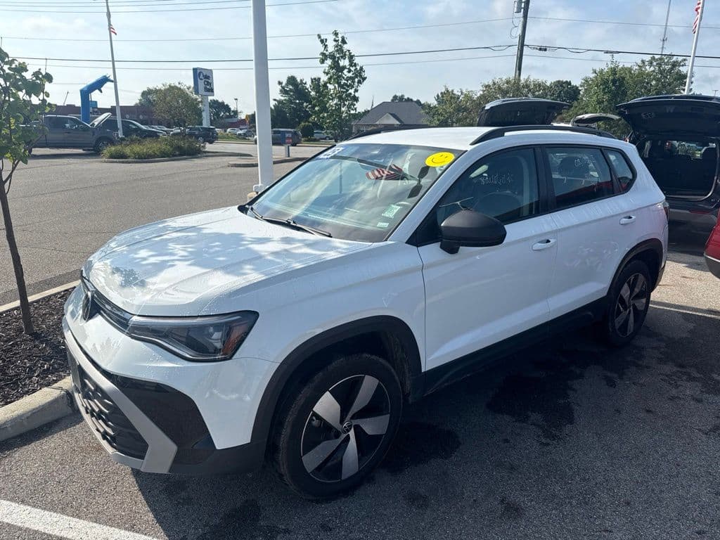 2025 Volkswagen Taos 1.5T S — photo 1 of 5