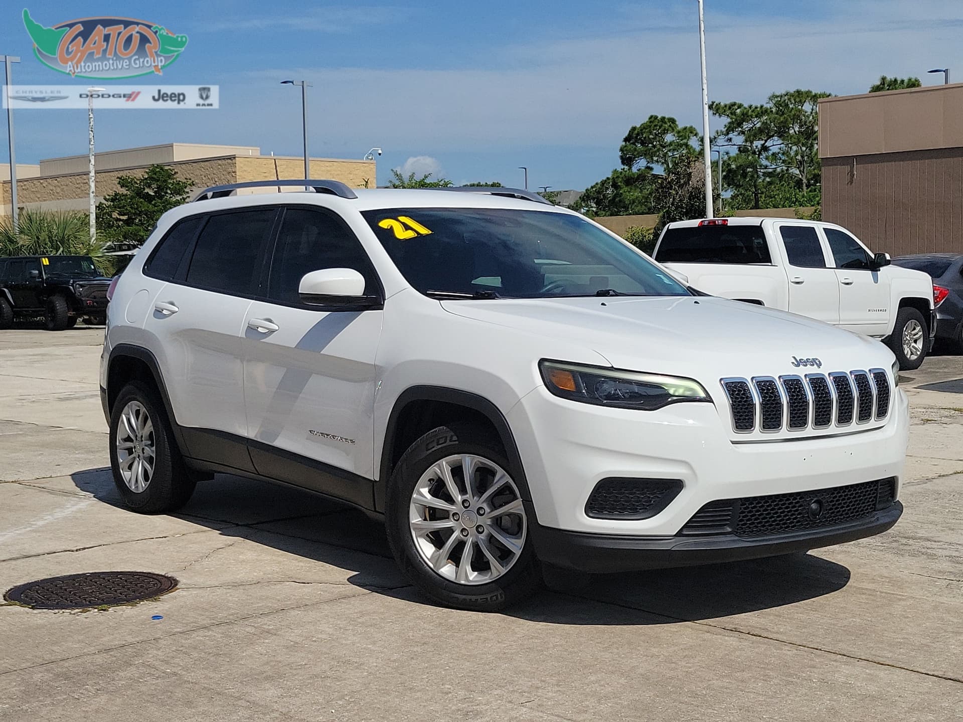 2021 Jeep Cherokee Latitude — photo 1 of 25