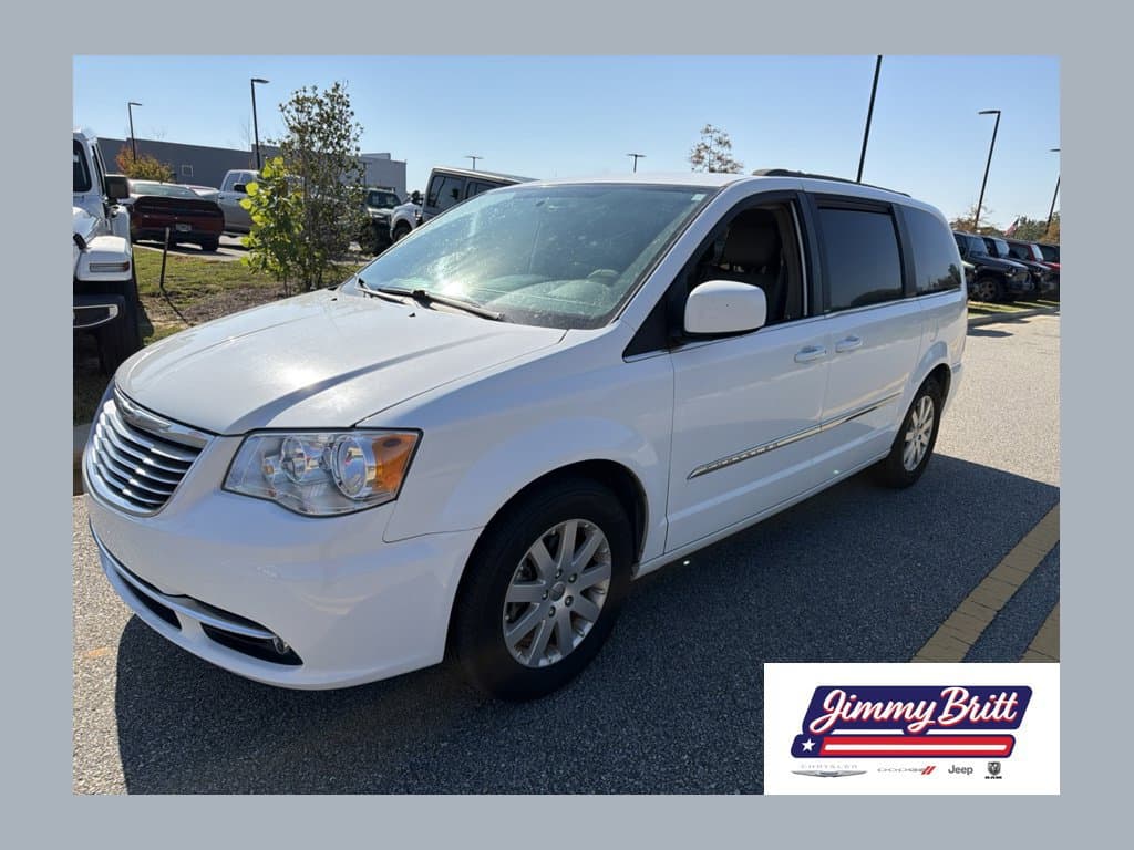 2014 Chrysler Town & Country Touring — photo 1 of 15