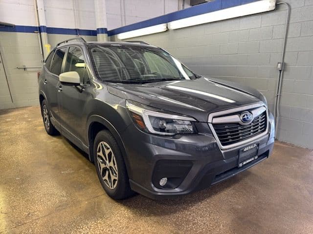2021 Subaru Forester Premium — photo 1 of 9