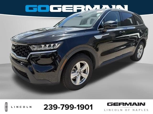 2023 Kia Sorento LX — photo 1 of 18