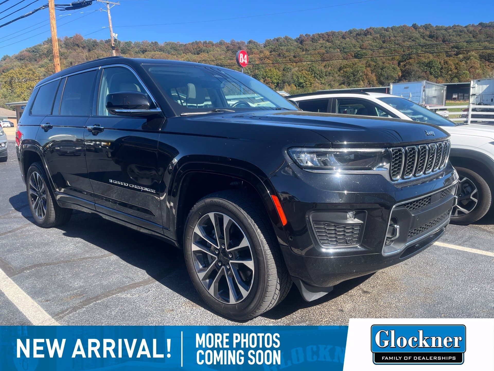 2022 Jeep Grand Cherokee L Overland — photo 1 of 8
