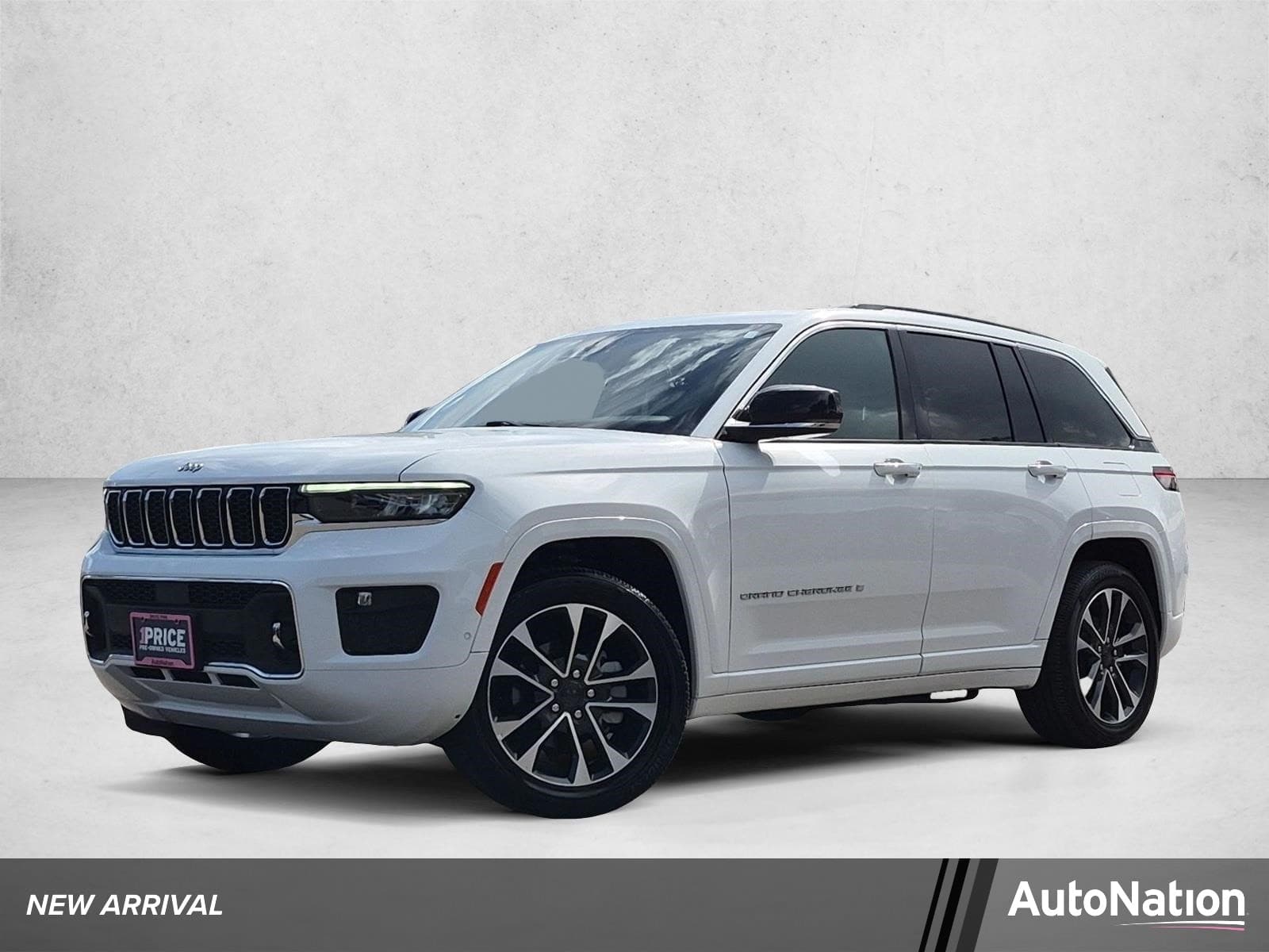 2023 Jeep Grand Cherokee Overland — photo 1 of 25
