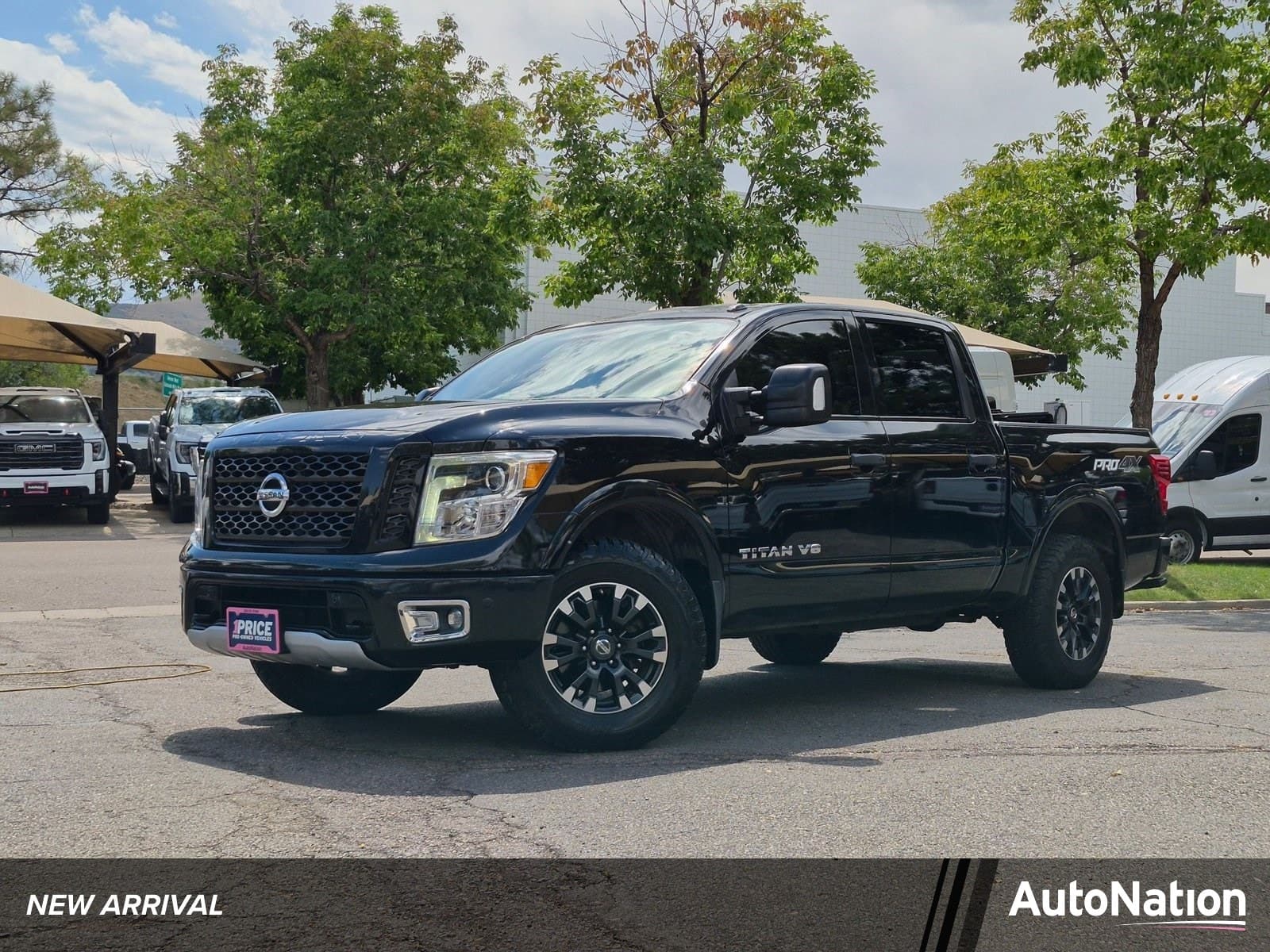 2019 Nissan Titan PRO-4X — photo 1 of 23