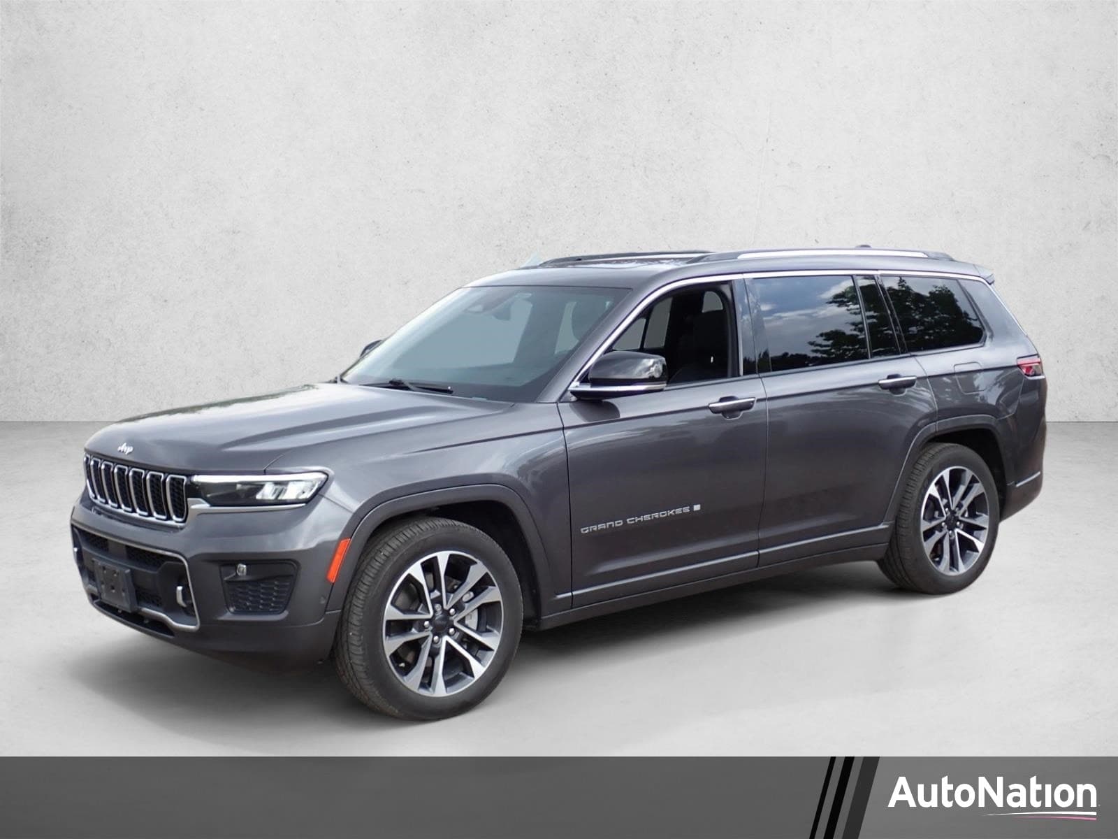 2022 Jeep Grand Cherokee L Overland — photo 1 of 15