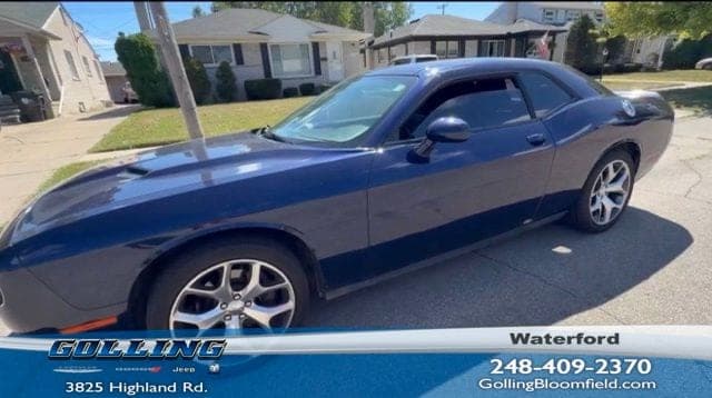 2015 Dodge Challenger SXT — photo 1 of 9