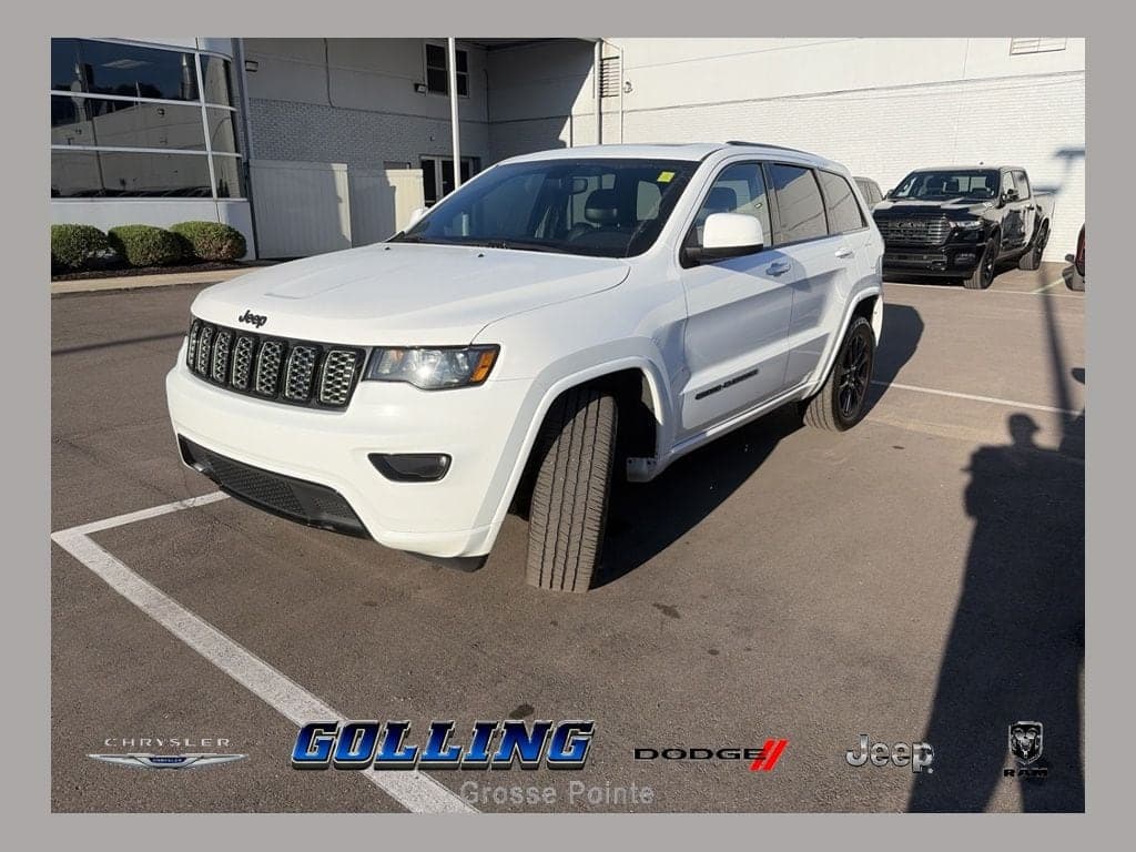 2019 Jeep Grand Cherokee Altitude — photo 1 of 8